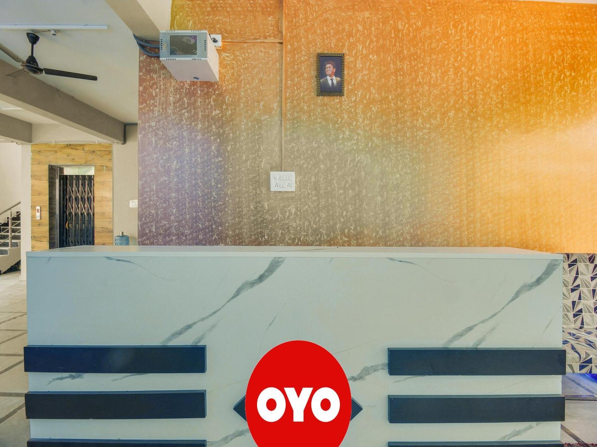 Hotel O R.J.International Pedda Ambarpet Exterior foto