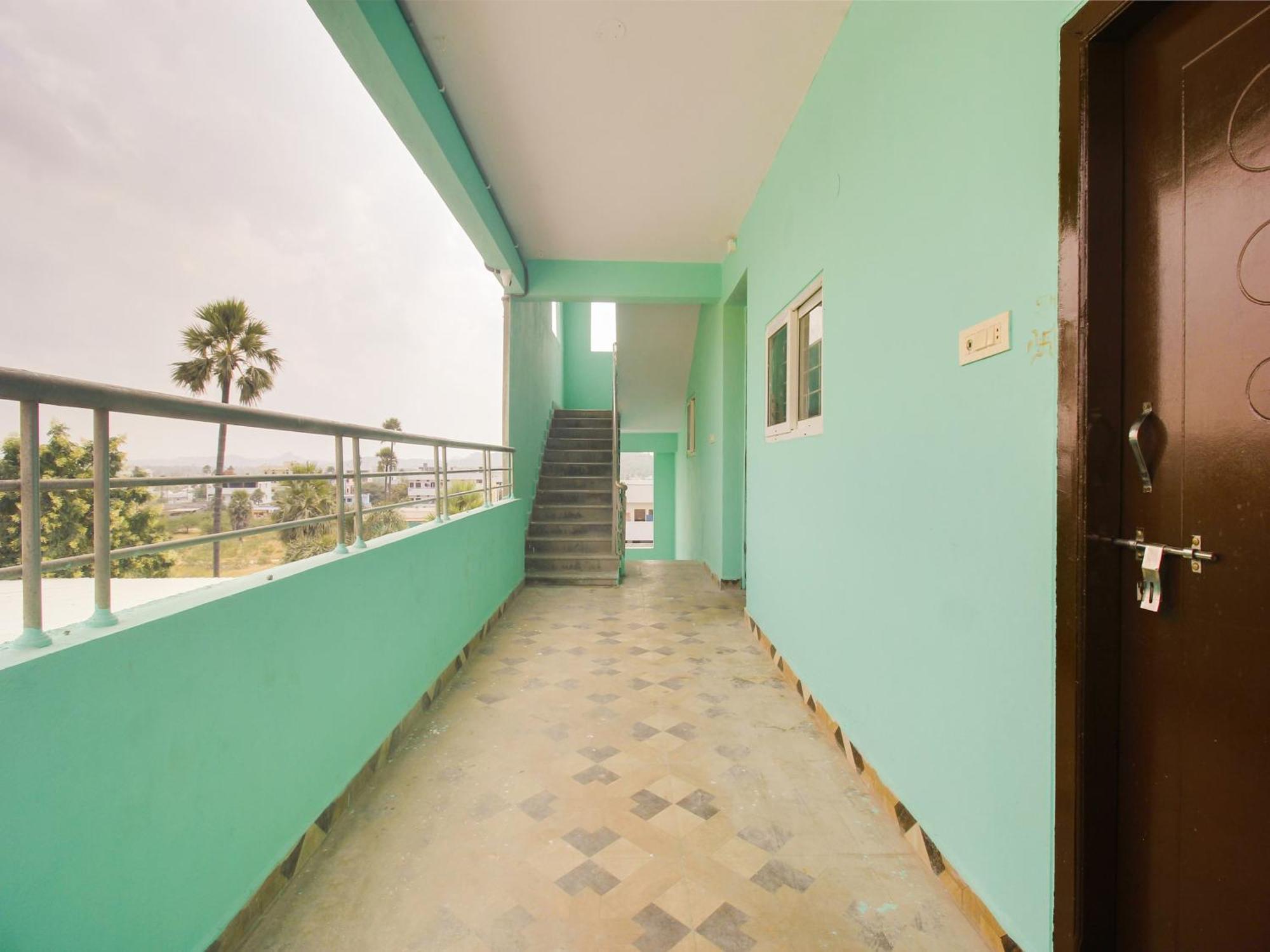 Hotel O R.J.International Pedda Ambarpet Exterior foto
